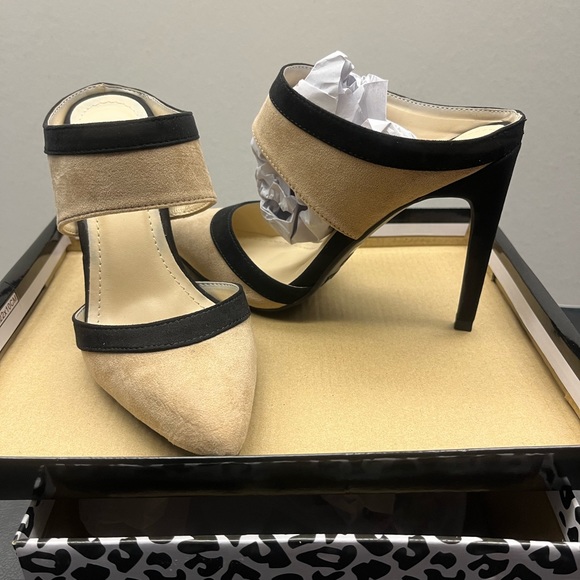 Anne Michelle Shoes - Anne Michelle - Size 7 - Black and tan - 3.5 inch heels- Brand new in box